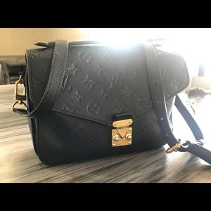 Black Louis Vuitton Pochette Metis